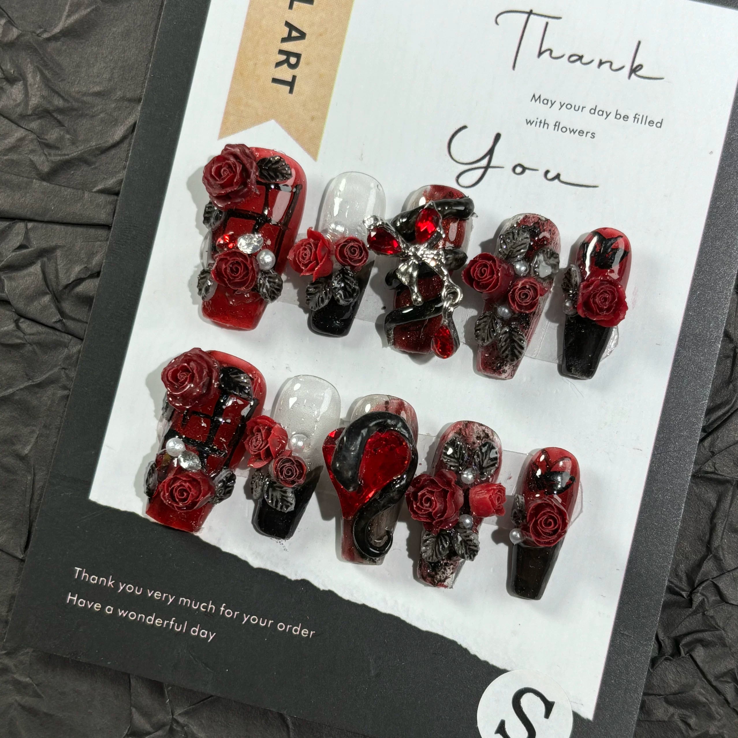 Dark handmade armor red three-dimensional snake heavy industry horror gothic wind 2026 new nail art engraved rose