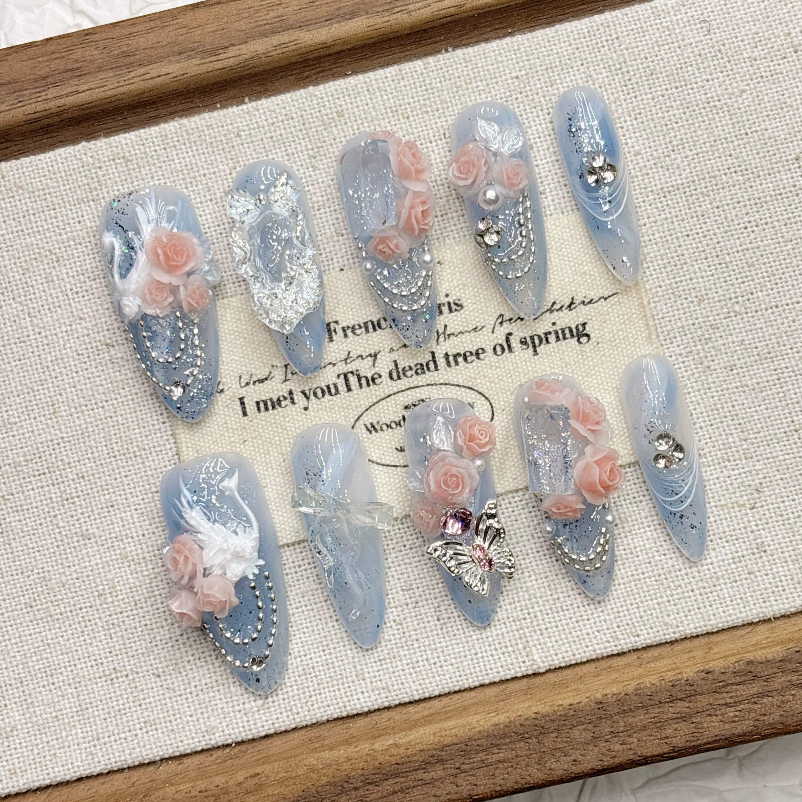 Blue swan pure handmade wear nail high sense white manicure 2026 New Year medium and long autumn Internet celebrity explosion