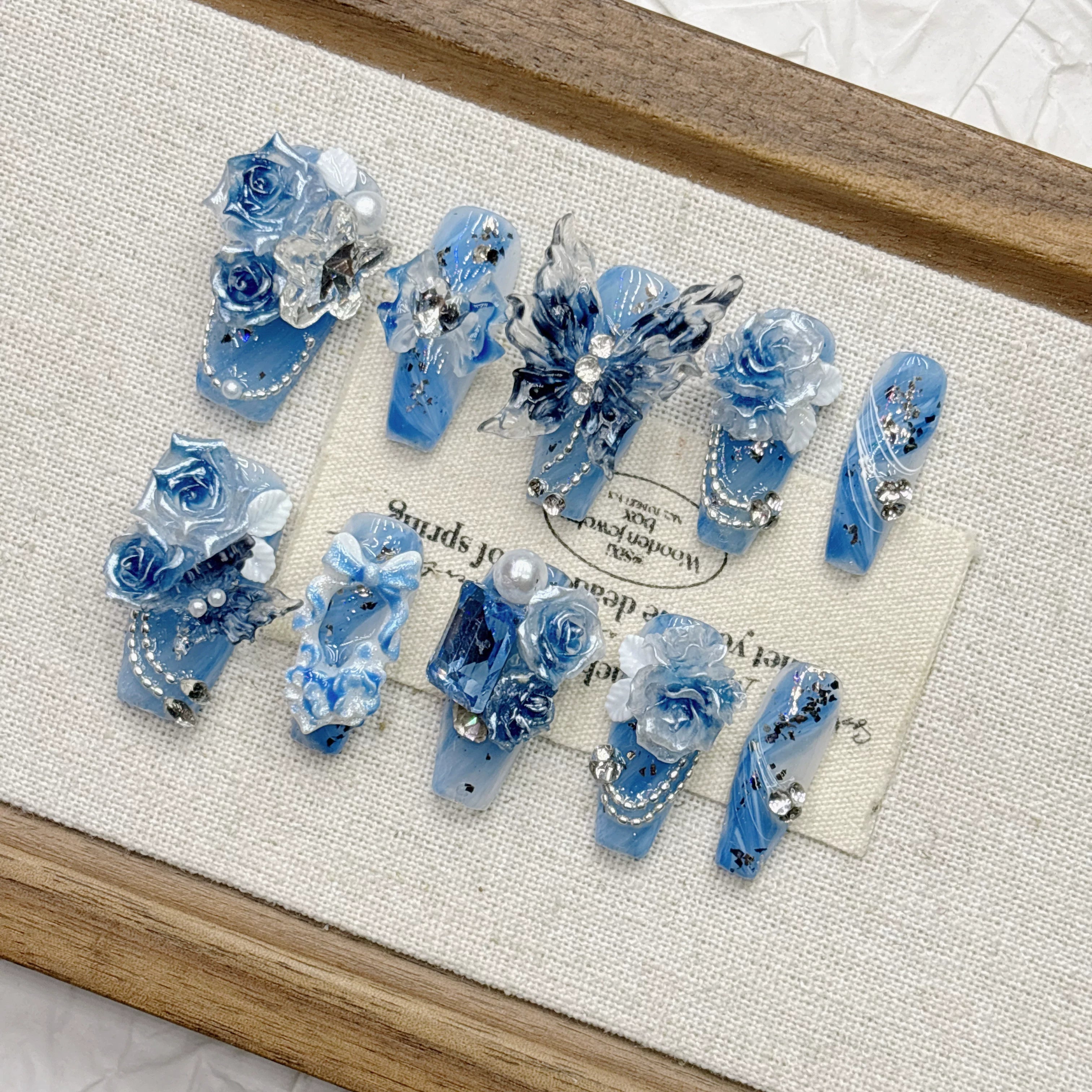 Blue frozen roses are purely handmade, wearing white armor, new fake nails, custom fairy gas, ice transparent, pure desire, medium and long styles.