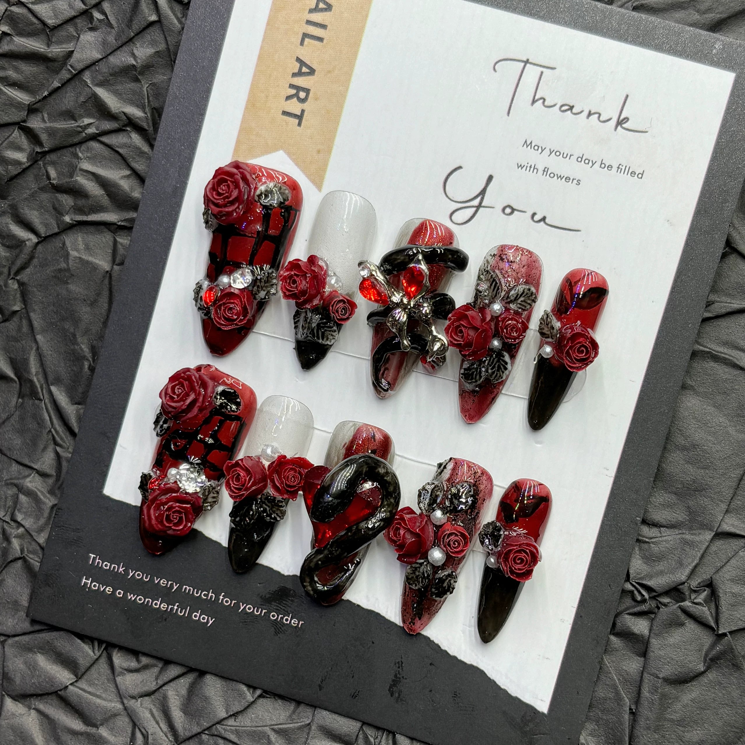 Dark handmade armor red three-dimensional snake heavy industry horror gothic wind 2026 new nail art engraved rose
