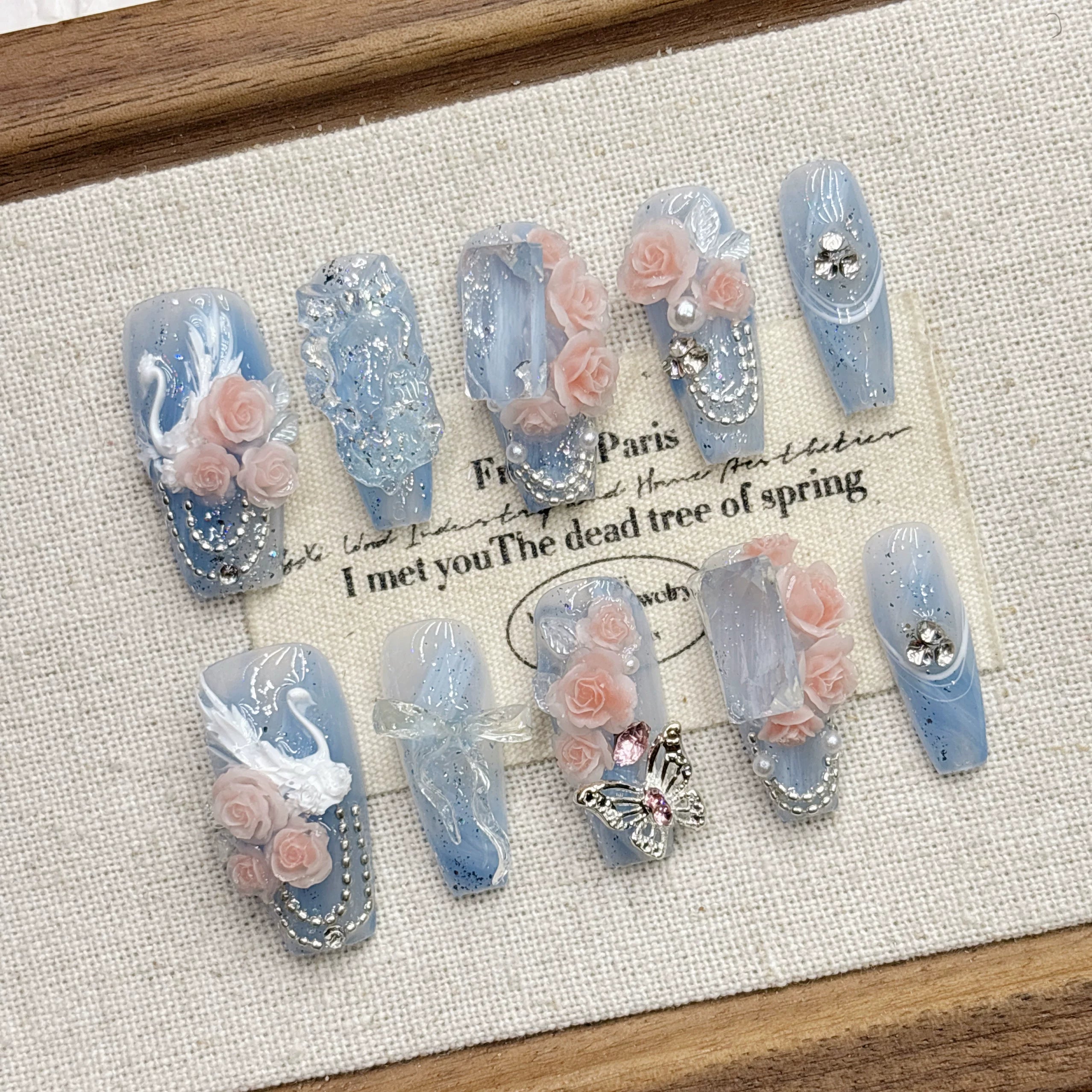 Blue swan pure handmade wear nail high sense white manicure 2026 New Year medium and long autumn Internet celebrity explosion