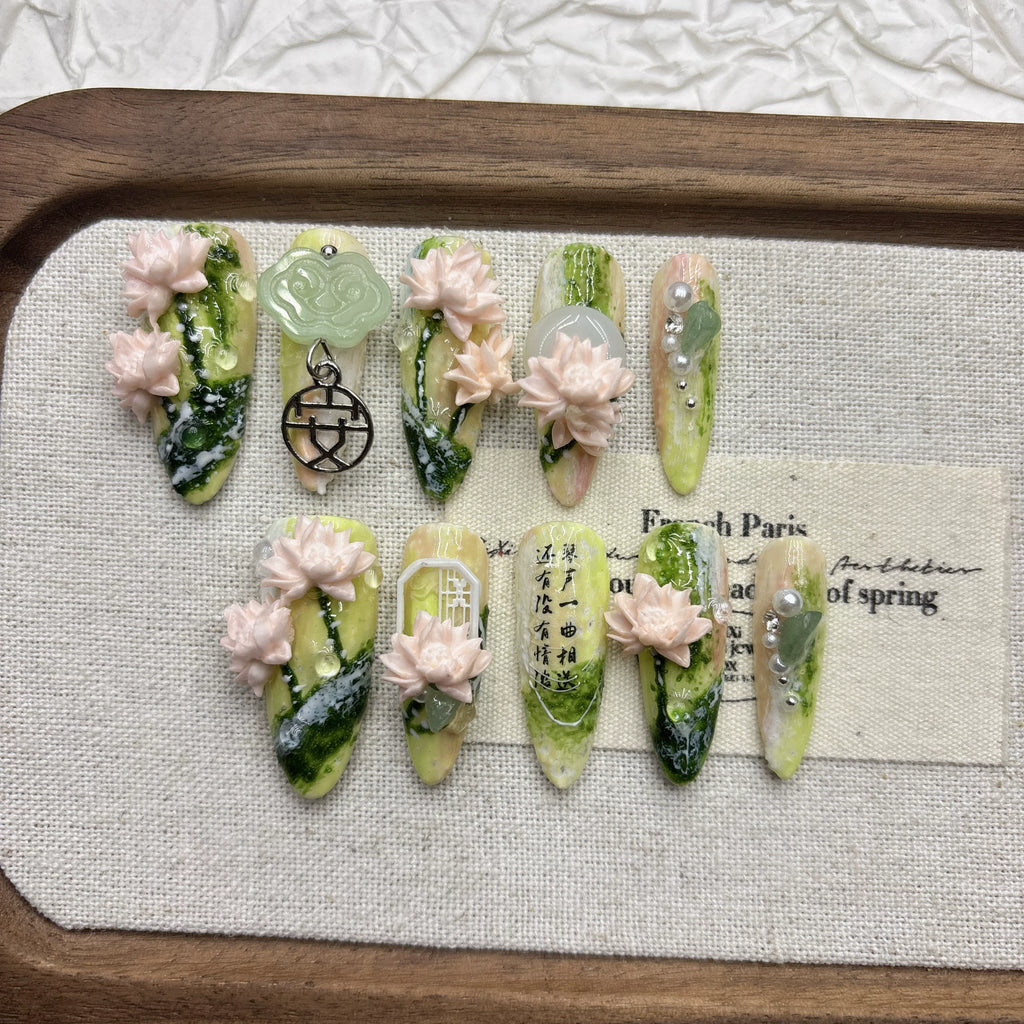春季绿色莲花美甲纯手工穿戴甲国风浮雕立体轻奢2026年新式中长款