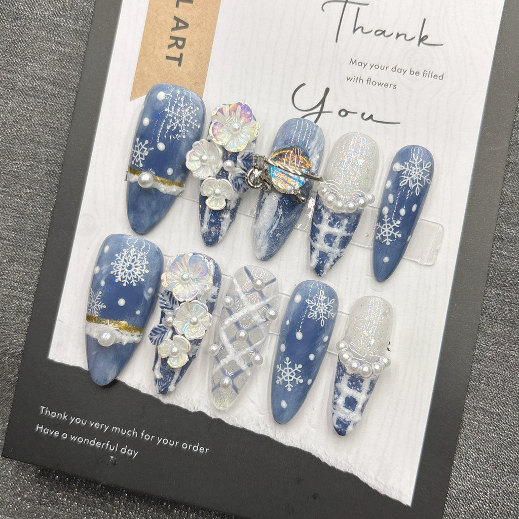 蓝色雪花浪漫冬季纯手工穿戴甲法式网红爆款高级感显白2026年长款
